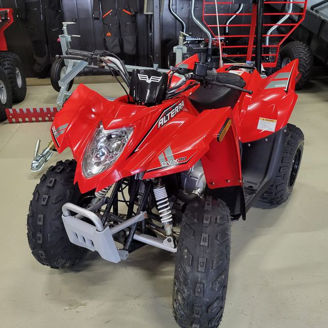 En rød ATV